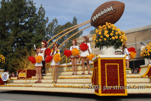 USC Cheerleaders & Float - Pasadena (January 1, 2008) - by QH