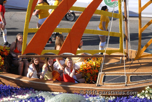 Sierra Madre Rose Float Association - Pasadena (January 1, 2010) - by QH
