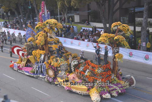 Boy Scouts of America Float  - Pasadena (January 1, 2010) - by QH