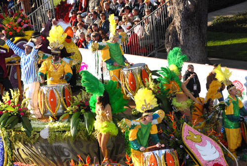 Samba dancers in Jack's Samba Carnival' Rose Float - Pasadena (January 1, 2010) - by QH