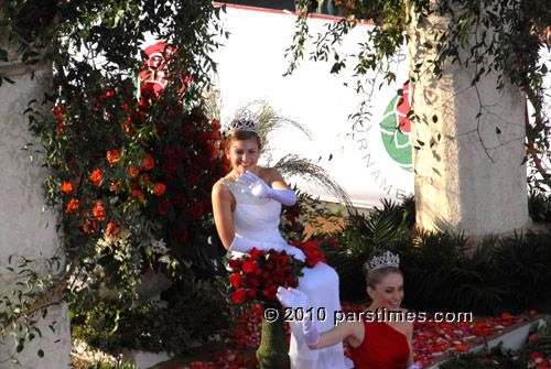Rose Queen Natalie Anne Innocenzi & the Royal Court - Pasadena (January 1, 2010) - by QH