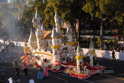 American Honda Float 'A World of Dreams' - Pasadena (January 1, 2011) - by QH
