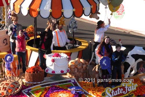 Discover Float 'A State Fair to Remember' - Pasadena (January 1, 2011) - by QH