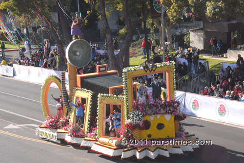 City of Glendale Float 'Say Cheese' (January 1, 2011) - by QH