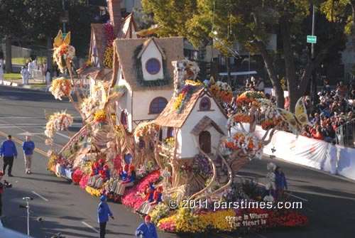 US Bank Float 'Home is where the heart is' - Pasadena (January 1, 2011) - by QH