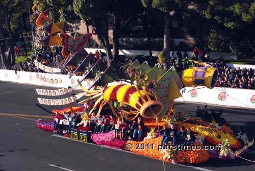 Donate Life float 'Sieze the Day' - Pasadena (January 1, 2011) - by QH