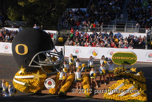 University of Oregon Cheerleaders - Pasadena (January 2, 2012) - by QH
