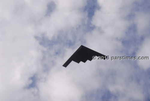 A U.S. Airforce B-2 Stealth Bomber - Pasadena (January 1, 2013) - by QH