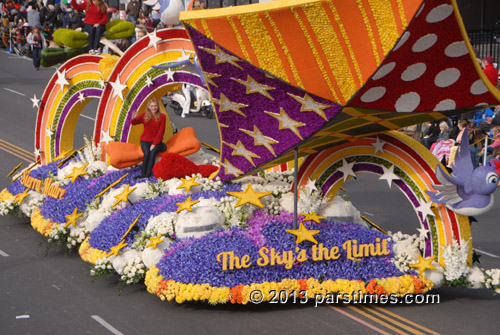 Sierra Madre Rose Float Association - Pasadena (January 1, 2013) - by QH