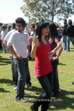Iranian Teenagers Dancing (April 5, 2009) - by QH