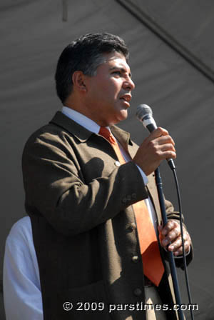 LA City Councilmember Tony Cardenas - Balboa Park, Van Nuys (April 5, 2009) - by QH