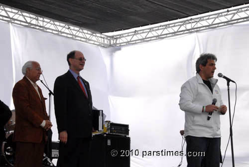 Pouria Abbassi introducing Congressman Brad Sherman (April 4, 2010) - by QH