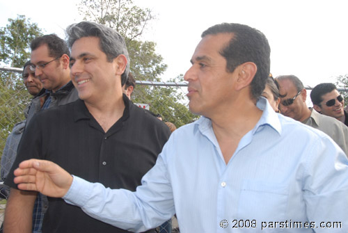Mayor Antonio Villaraigosa &  Pouria Abbassi - Van Nuys (March 30, 2008) - by QH