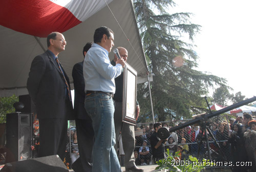 Mayor Antonio Villaraigosa - Van Nuys (March 30, 2008) - by QH