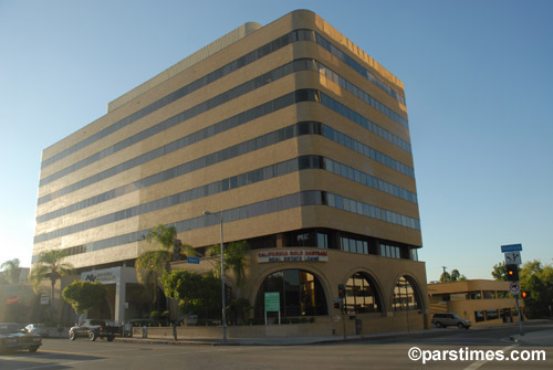 Many Iranian Business have offices here - Ventura Blvd, Encino (August  8, 2006) - by QH