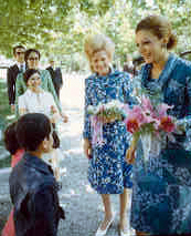 Children greet First Lady Patricia Nixon and the Shahbanou of Iran, 05/31/1972