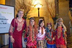 Iranian-American children clebrating Nowruz - LA City Hall (March 16, 2007)
(March 22, 2009) - by QH