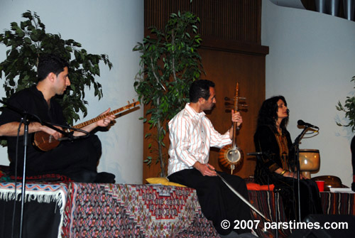 Arash Moradi, Mani Balouri, Roza Saham (January 12, 2007) - by QH