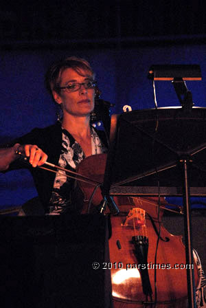 Peggy Baldwin (Chello) Player - LA (July 29, 2010) - by QH