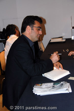 Maziar Bahari Signing his new book - LA (June 10, 2011)- by QH