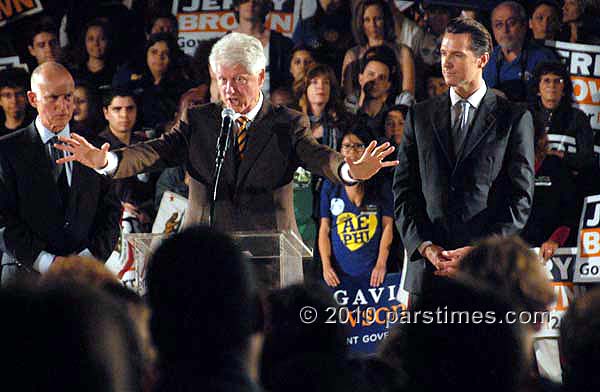 Jerry Brown, President Bill Clinton, Gavin Newsom - UCLA (October 15, 2010) - by QH