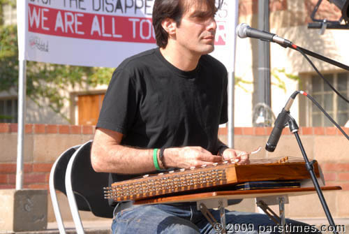 Santur Player - UCLA (July 25, 2009) by QH