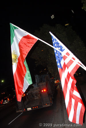 The Lion & Sun Flag of Iran & US Flag (September 24, 2009 - by QH