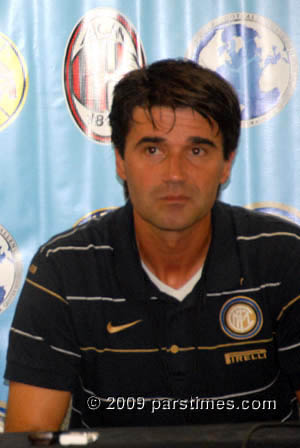 Inter Milan Assistant Coach Daniele Bernazzani (July 21, 2009) - by QH