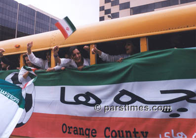 Iranian football fans at Pasadena Hilton greeting the National Team (January 16, 2000)