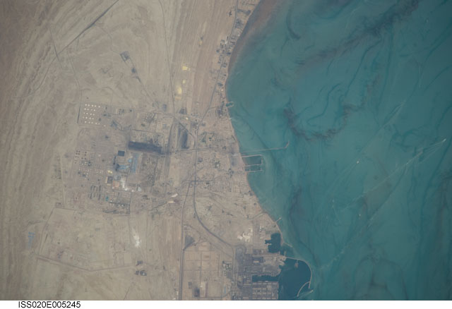 West Bandar Abbas, Harbor, Refineries, Glint - NASA (May 30, 2009)