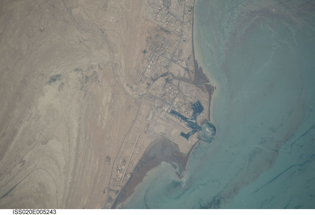 West Bandar Abbas, Harbor, Refineries, Glint - NASA (May 30, 2009)