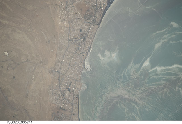 Bandar Abbas, Coast, Glint - NASA (May 30, 2009)
