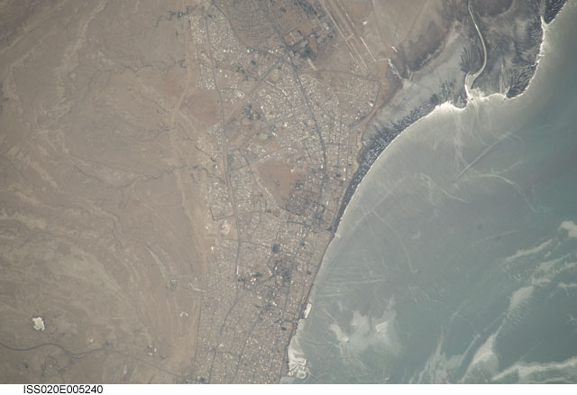 East Bandar Abbas, Airport Coast, Glint - NASA (May 30, 2009)