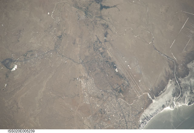 North East Bandar Abbas, Airport Coast, Glint - NASA (May 30, 2009)