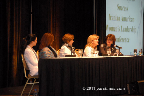 Nazanin Boniadi, Banafsheh Akhlaghi,
Firoozeh Dumas, Leila Taghinia-Milani Heller, Shahrzad Ardalan, Irvine (January 30, 2011) - by QH