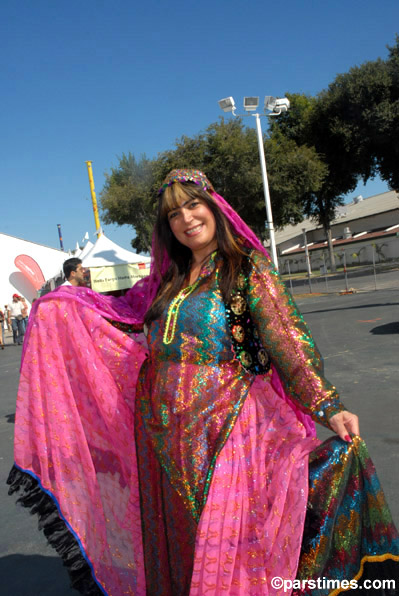 25+ Iranian Traditional Dress Gif